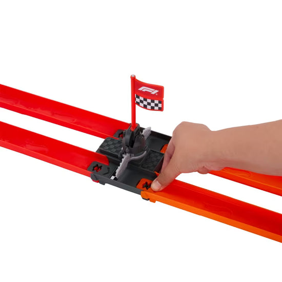 Hot Wheels Racing Formula 1® Grid Start Track Set & 2 Die-Cast F1® Cars in 1:64 Scale