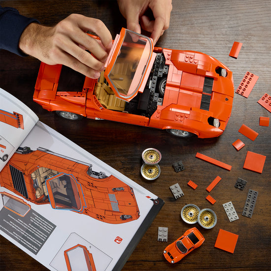 Mattel Brick Shop x Hot Wheels Lamborghini Miura P400 SV Building Collectible Set